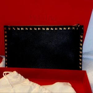 NWOT-Valentino Black Rockstud clutch